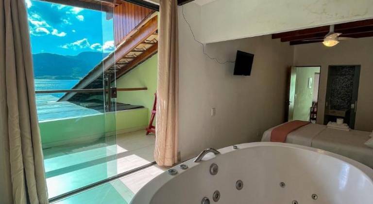 House with pool — photo 5