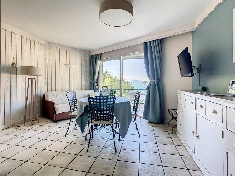 Family-friendly pleasant rental apartment | Lake view | Pets are welcome — photo 3