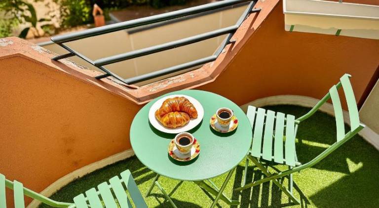 Apartment with terrace — photo 5