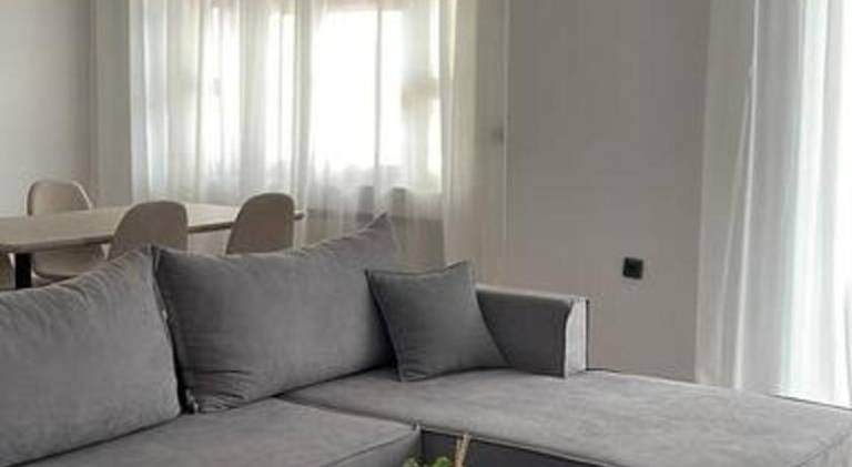 Rental apartment with yard & terrace in Eretria