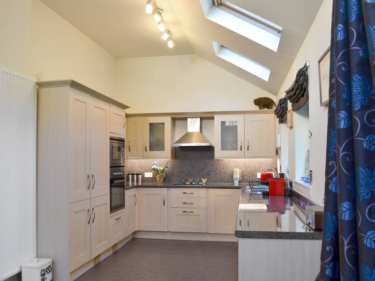 Family-friendly cottage with patio & yard | Pet-friendly — photo 4