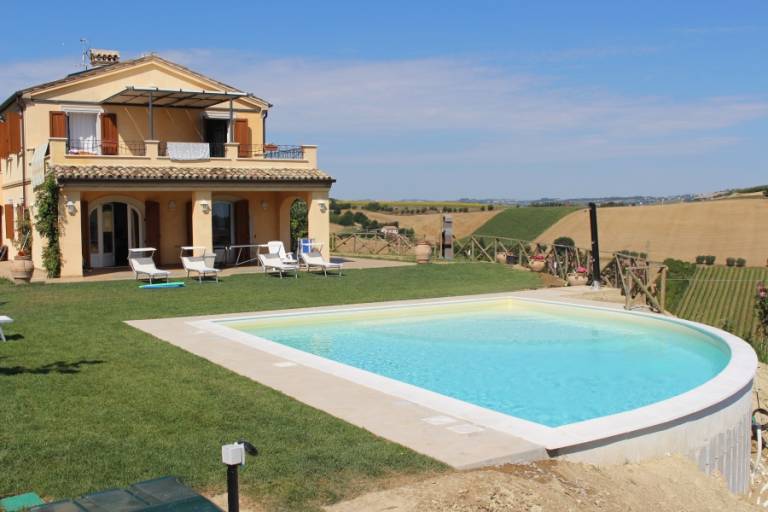 Agriturismo Madonnabruna: Suite Al primo piano di 65 mq. Ha due camere da letto, due bagni, soggiorno - cucina con divano letto e due terrazze panoramiche. — photo 5
