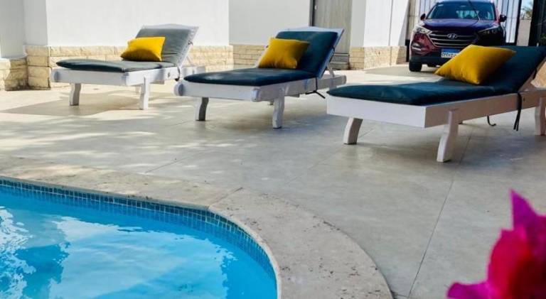 Chalet with yard, BBQ & private pool | Pet-friendly — photo 3