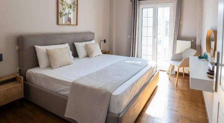 Fully equipped rental apartment with terrace | Next to Acropolis Museum | Perfect for remote work | Pets allowed — photo 2