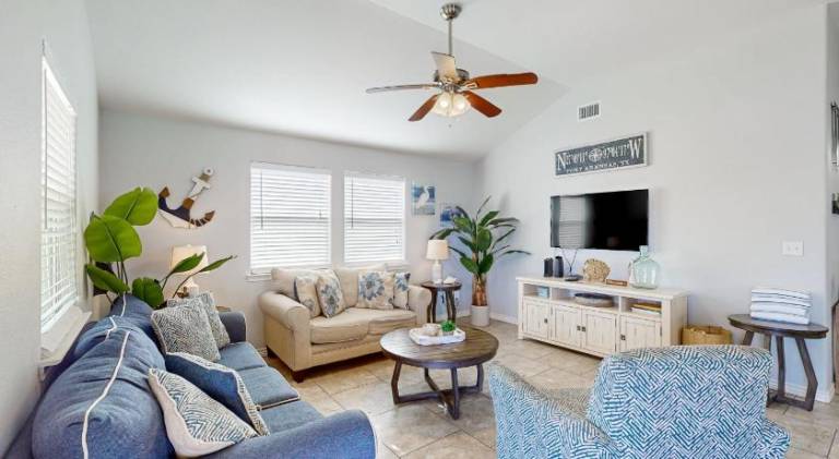 Wonderful house with barbeque, patio & pool | Perfect for remote work | Dogs allowed — photo 2