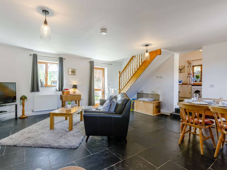 Cottage  Whitecroft