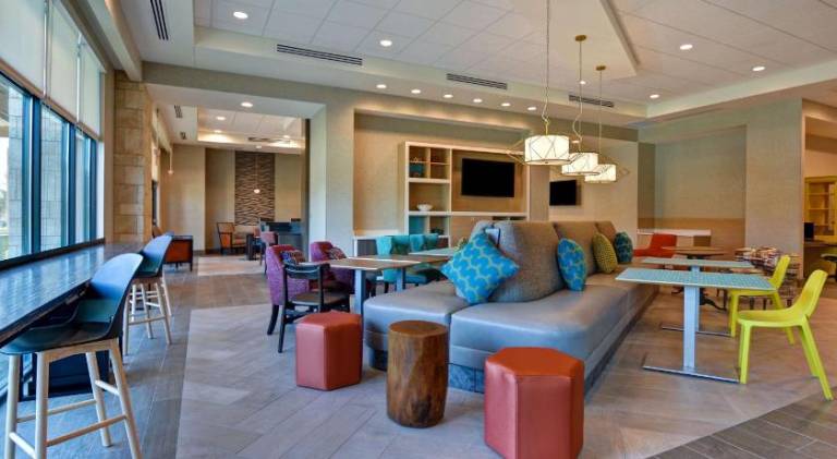 Home2 Suites by Hilton Orlando at FLAMINGO CROSSINGS Town Center — photo 4