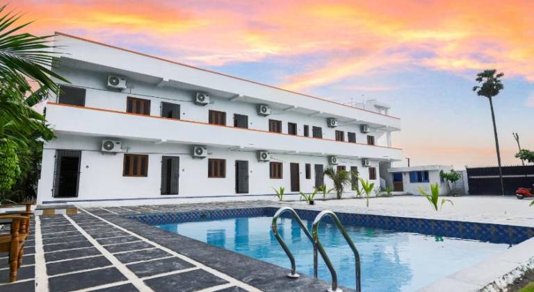 La Piscine Farm House