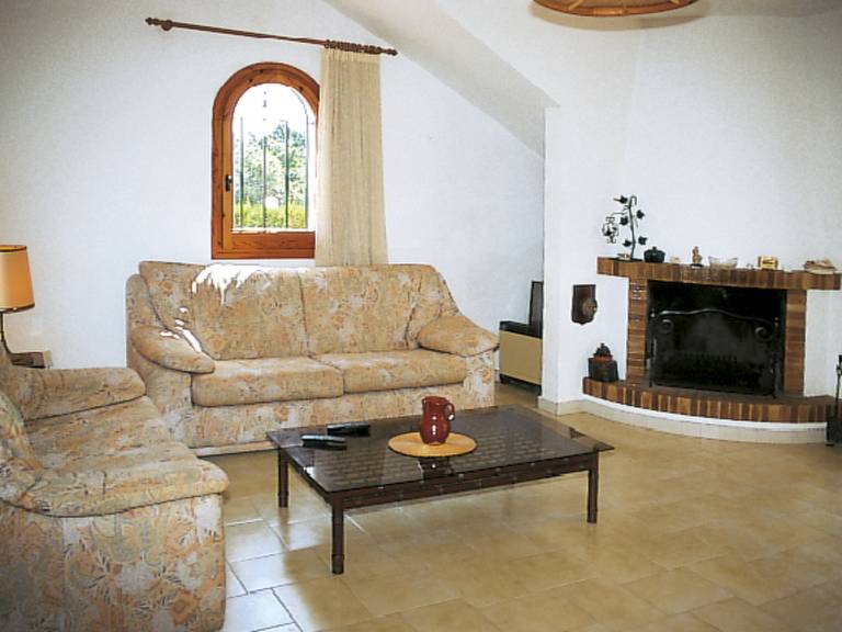 Vacation home with yard, private pool & BBQ | Next to the beach | Pet-friendly — photo 2