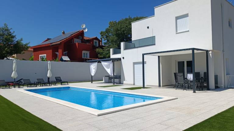 Villa with garden, private pool & barbeque in Sibenik