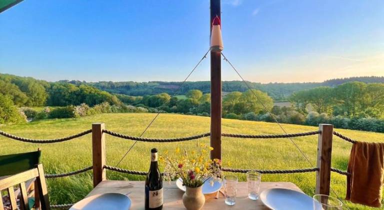 Hakuna Matata Safari Lodge - Sublime, off-grid digital detox with hot tub in Malvern
