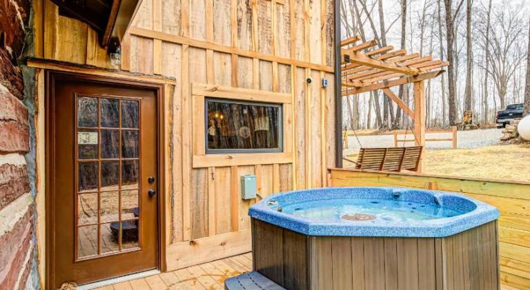 Private 4 acre waterfront cabin with Hot Tub — photo 3