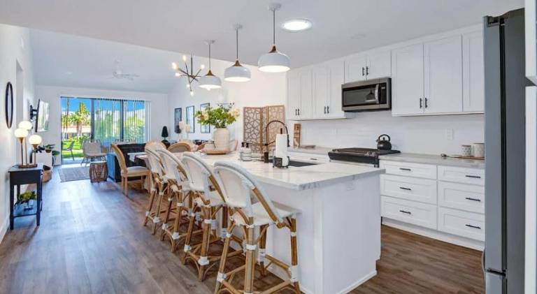 Beautiful vacation home with jacuzzi & pool | Pets are welcome in Palm Desert, CA