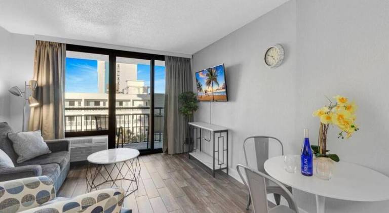 Lovely rental apartment with jacuzzi & pool | Beach nearby | Pets are welcome — photo 2