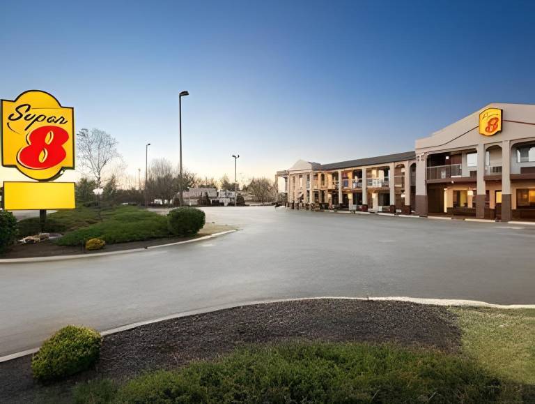 Super 8 By Wyndham Wytheville in Wytheville, VA