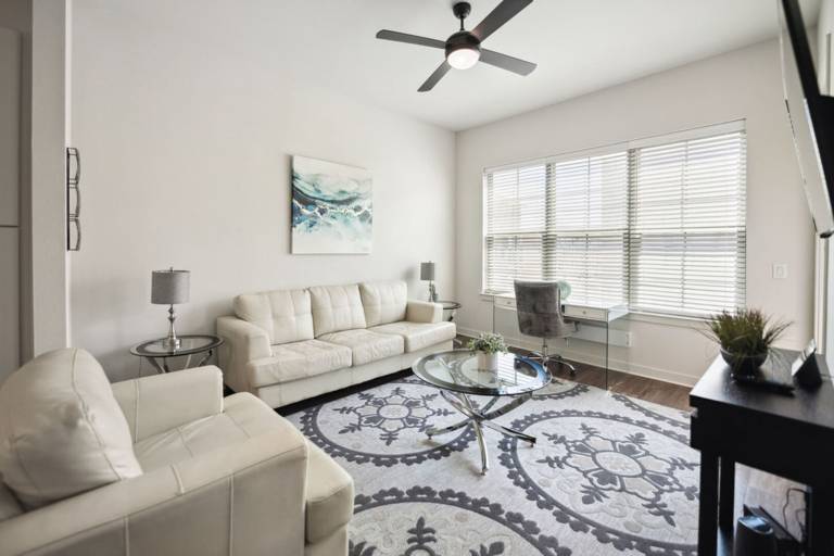 ADD113 – 28min to SMU Media - Sleeps 3- Transit - Free WiFi in Addison, TX