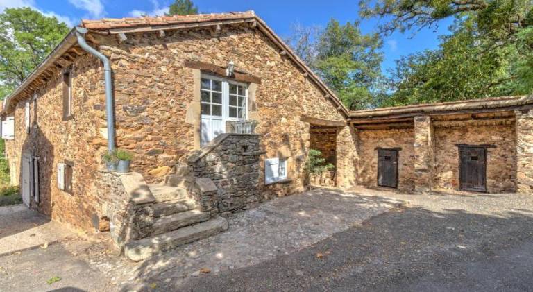 House with pool in Millau