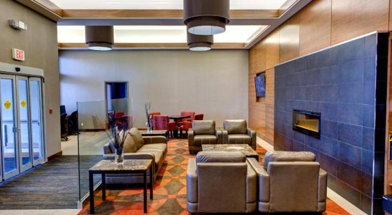 Radisson Hotel & Suites Fort McMurray — photo 4