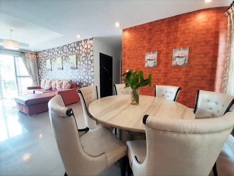 Villa with barbeque, yard & pool | Good for workation — photo 3