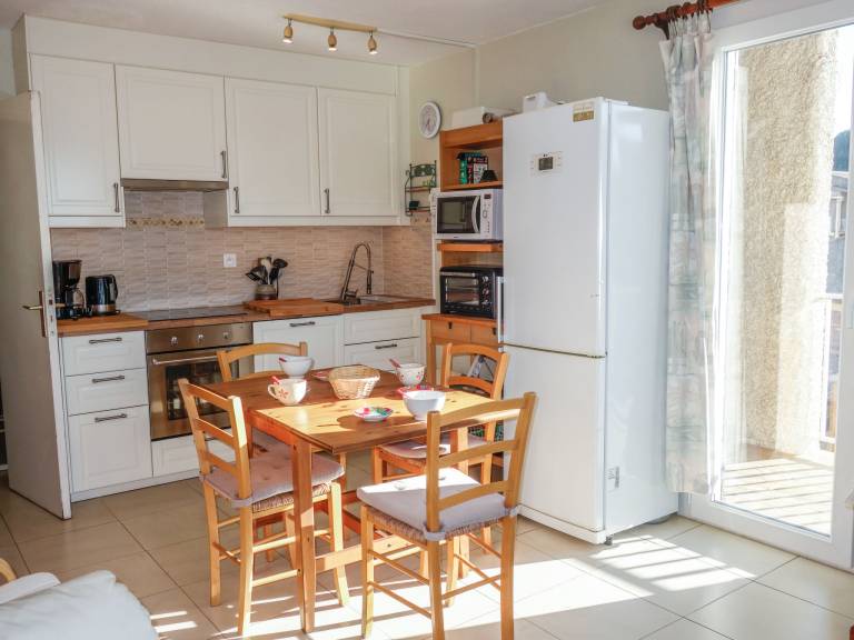 Fully equipped charming rental apartment with terrace | Sea view | Next to the beach | Pets allowed — photo 4