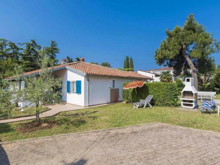 Nice vacation home with terrace, garden & BBQ | Sea view | Pet-friendly in Umag