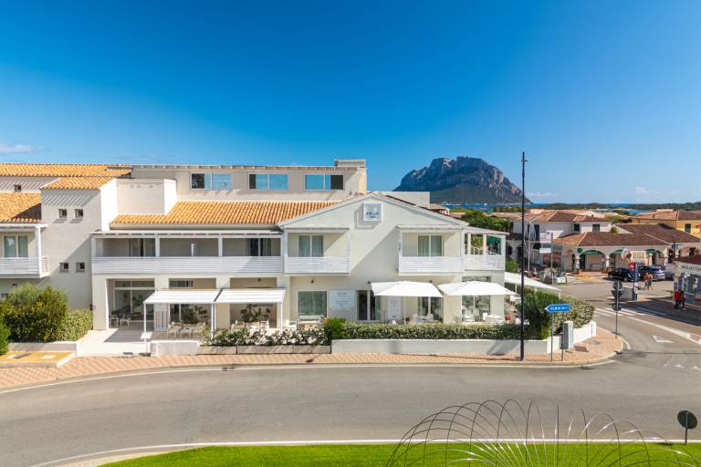 Family-oriented holiday apartment with patio & pool | Pet-friendly — photo 3