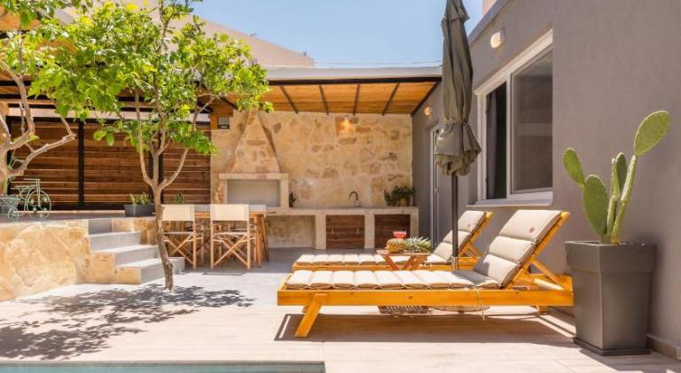 Villa with barbeque, private pool & patio — photo 3