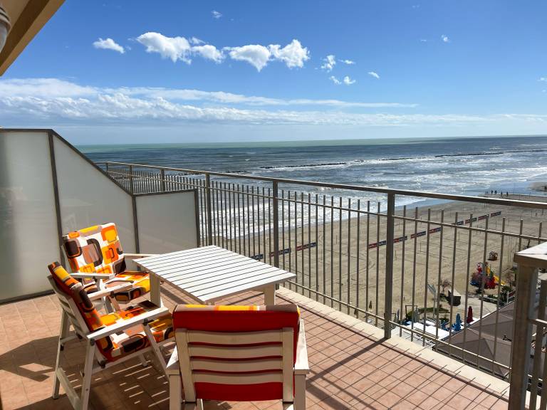 Holiday apartment with patio — photo 2