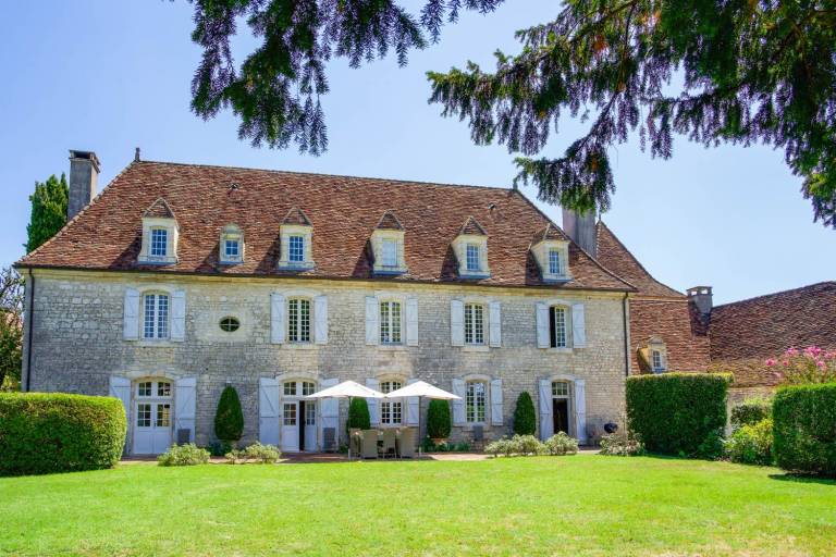 Family-friendly castle with terrace, private pool & garden | Dogs allowed — photo 2