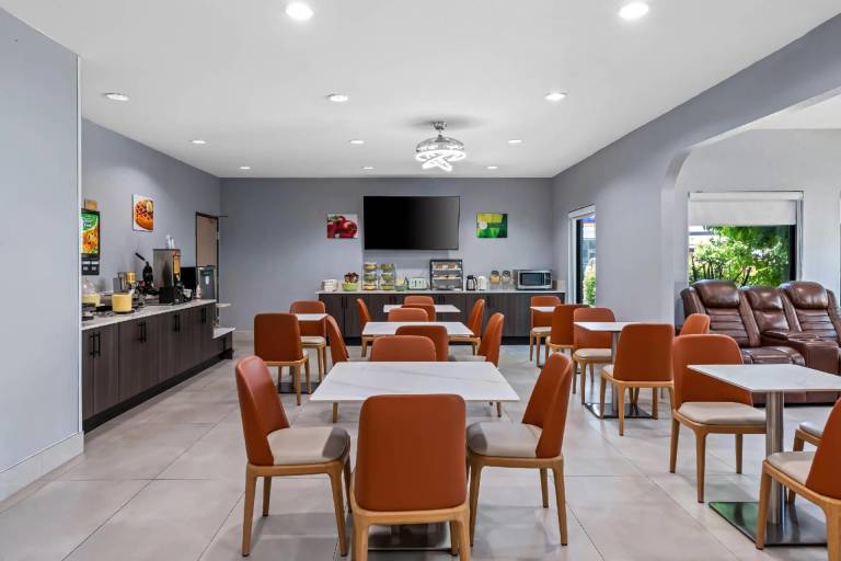 Quality Inn & Suites Manhattan — photo 4