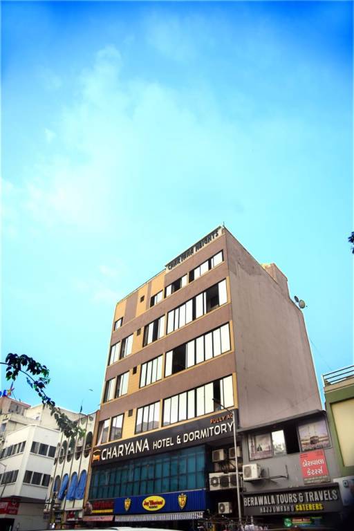 Charyana Hotel AC Dormitory