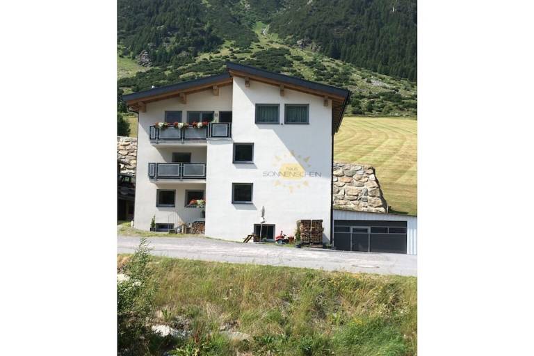 Ferienhaus mit Hund in Galtür fuer max. 14 Personen