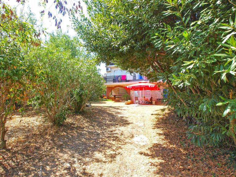 Rental apartment with patio, barbeque & garden — photo 4