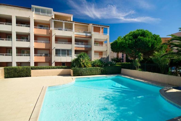 Nice holiday apartment with patio & garden | Close to the beach | Pet-friendly in Toulon