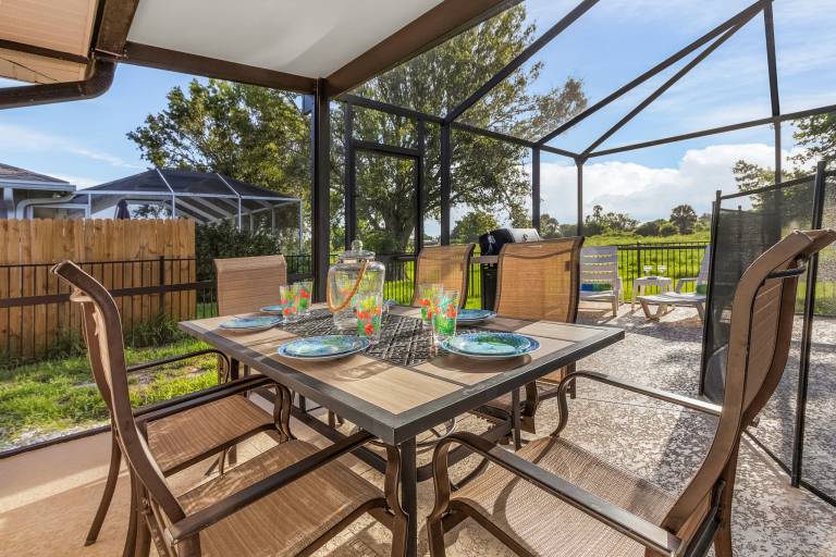 Vacation home with BBQ, private pool & garden — photo 3
