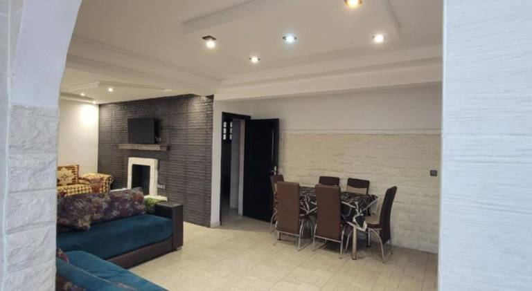 House with pool — photo 2