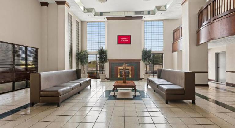 Red Roof Inn & Suites Newnan — photo 2