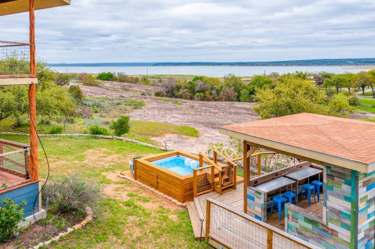 House Lake Buchanan