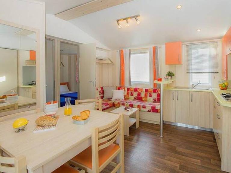 Children-friendly mobile home with patio & heated pool | Pets are welcome — photo 5