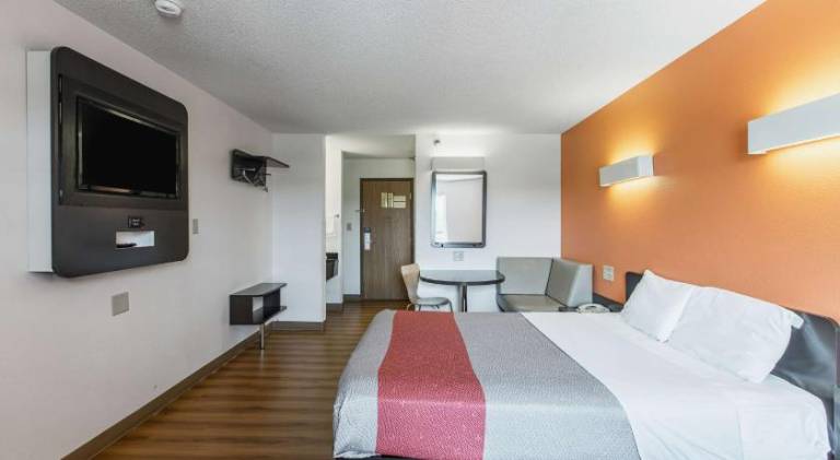 Motel 6 Omaha, NE - Central — photo 3
