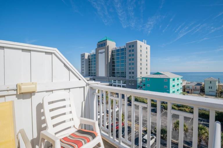 Children-friendly lovely apartment with barbecue | Sea view | Close to the beach | Pet-friendly in Carolina Beach, NC