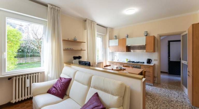 Vacation home with 3 rooms for 7 persons in Salò