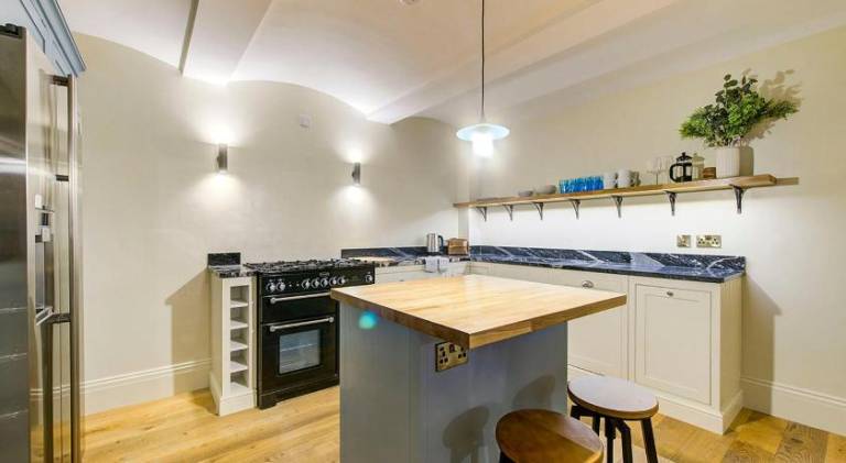 Apartment | Next to Edinburgh Castle — photo 4