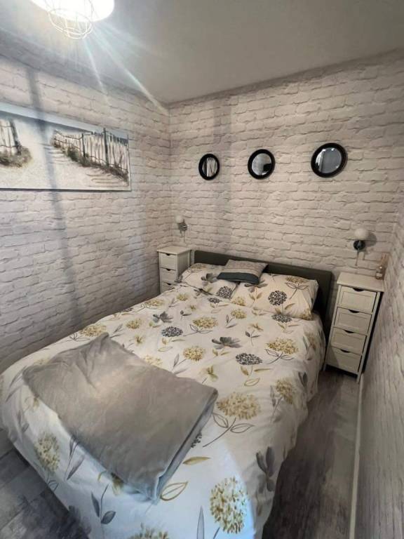 Stunning One Bed Modern & Contemporary Chalet — photo 5