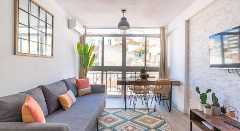LUMINOSO APARTAMENTO RECIEN REFORMADO in Málaga