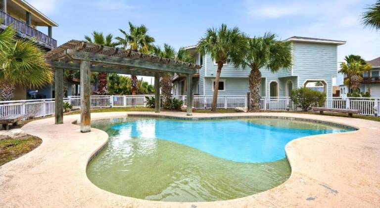 Fully equipped beautiful vacation home with barbeque & pool | Pets allowed in Port Aransas, TX