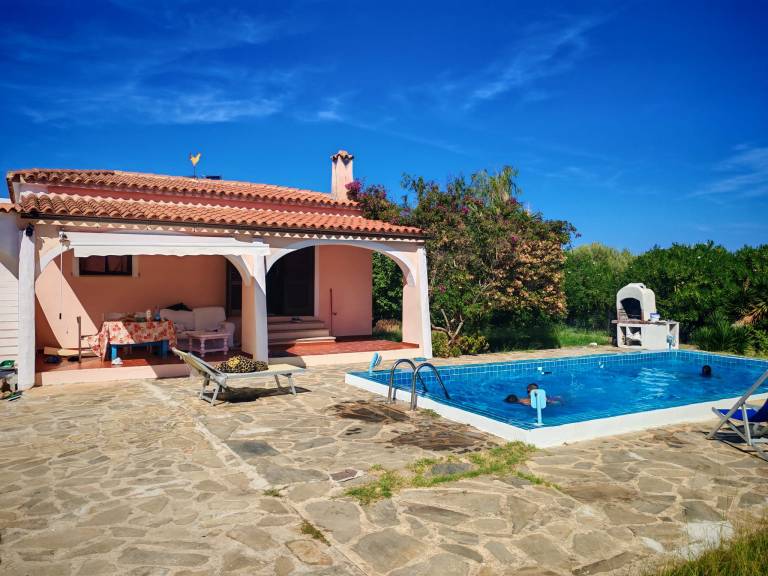 Villa with terrace, garden & BBQ | Garden view | Dogs allowed — photo 5