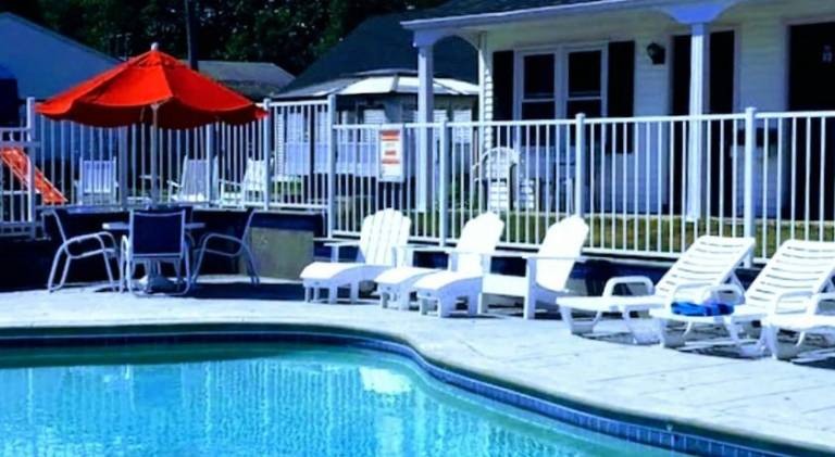 Carriage House Motel Cottages & Suites — photo 4