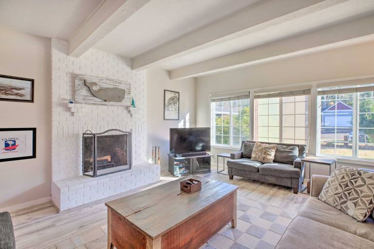 Pet-Friendly Rockaway Beach Home w/ Fire Pit! — photo 4