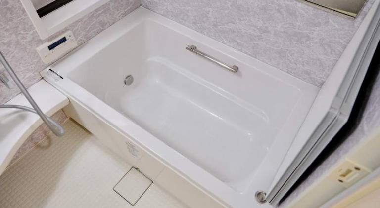 Vacation home with terrace & hot tub — photo 3